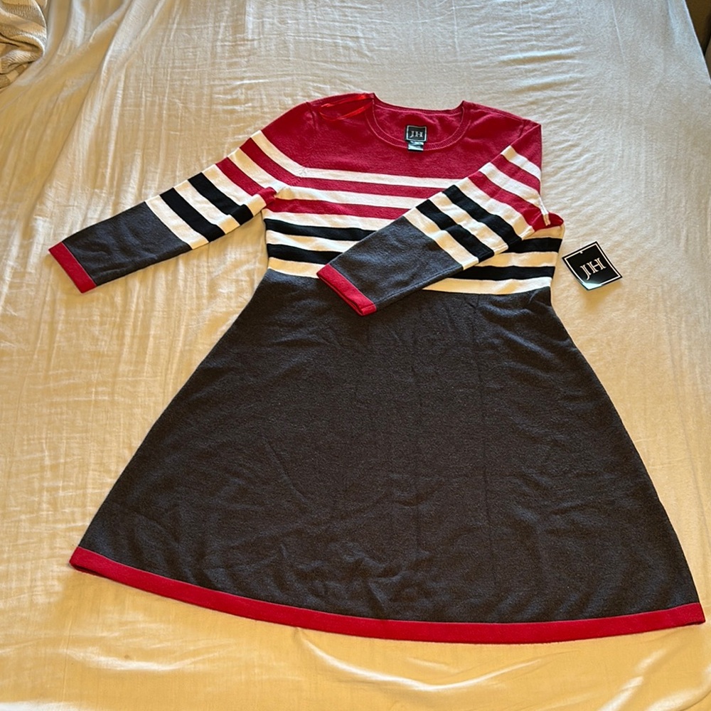 Casual Red and White A-Line Dress with Long Sleeves